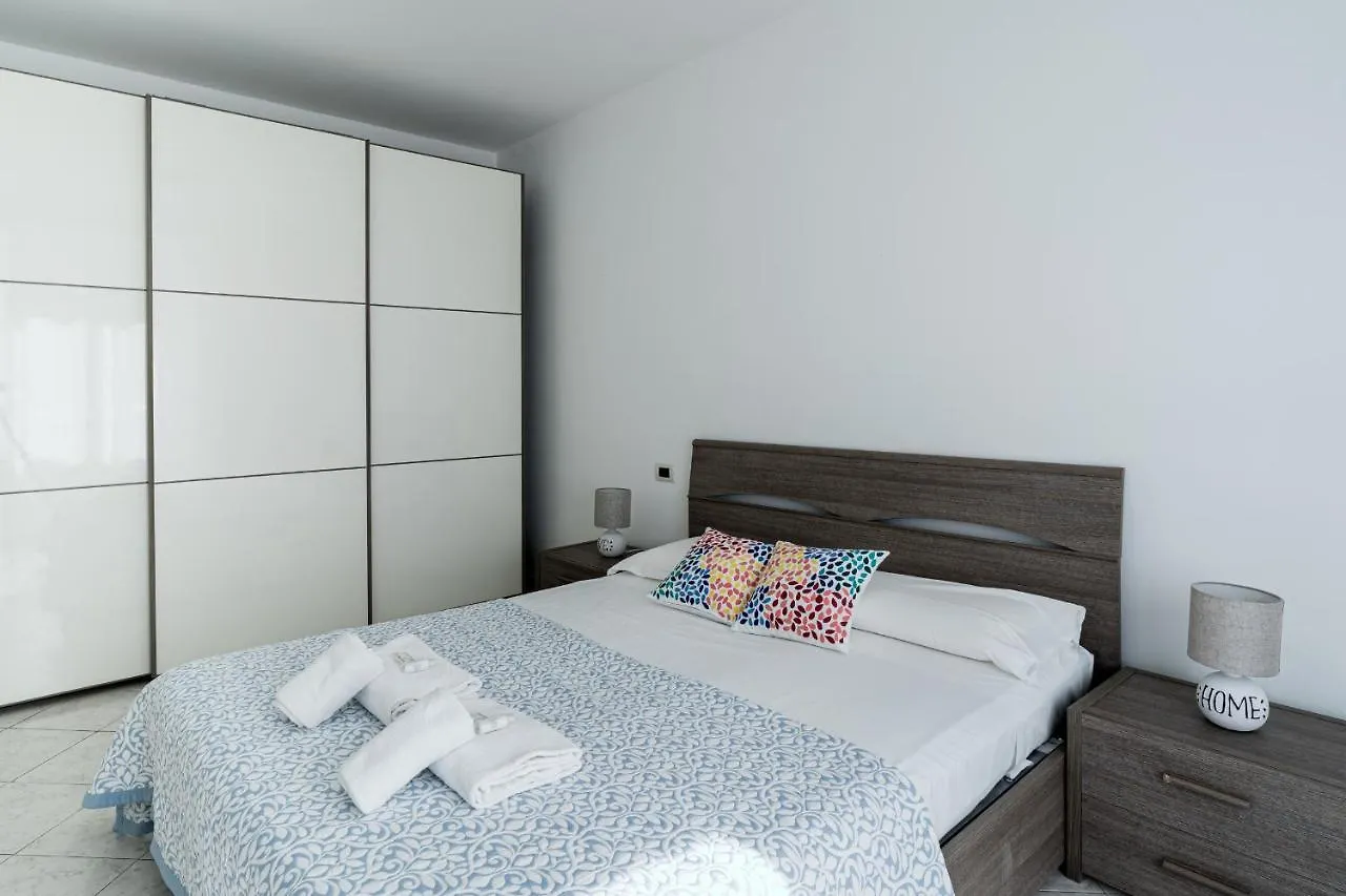 Via Roma Central Apartment location